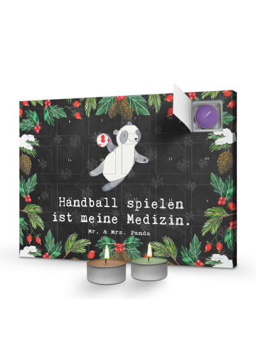 Mr. & Mrs. Panda Adventskalender Panda Handball spielen mit Spruch in Kreidetafel