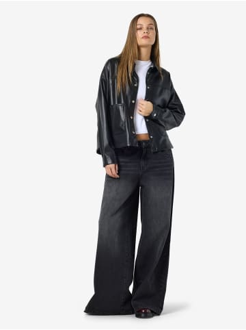 Noisy may Übergangsjacke in Lederoptik mit Taschen in Schwarz