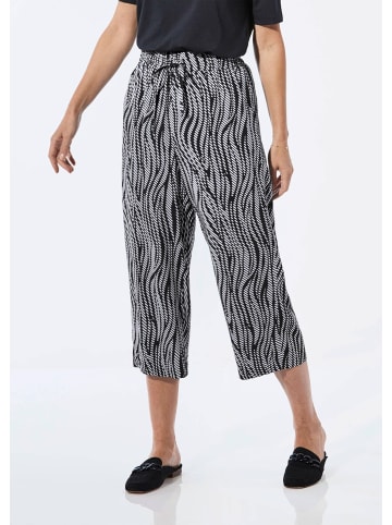 GOLDNER Kurzgröße:  Sommerliche Druckhose in schwarz / cremeweiß / gemustert