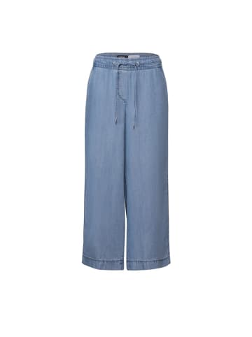 Cecil Capri in light blue wash