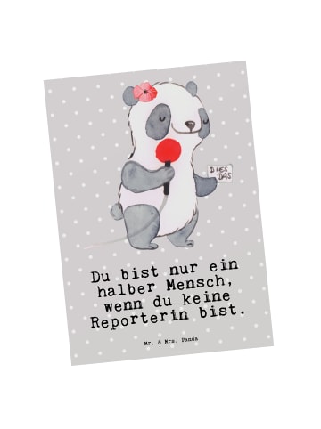Mr. & Mrs. Panda Postkarte Reporterin Herz mit Spruch in Grau Pastell