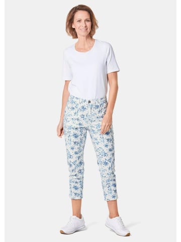 GOLDNER Kurzgröße:  Florale Druckhose mit Allover-Print in blau / grau / gemustert