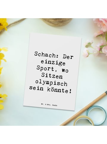 Mr. & Mrs. Panda Postkarte Spruch Schach: Der einzige Sport, wo ... in Weiß