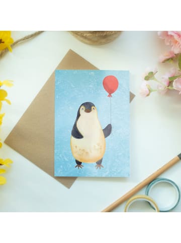 Mr. & Mrs. Panda Grußkarte Pinguin Luftballon ohne Spruch in Eisblau