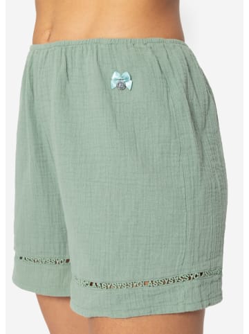 SASSYCLASSY Musselin Pyjamashorts mit Spitzenborte in Grün