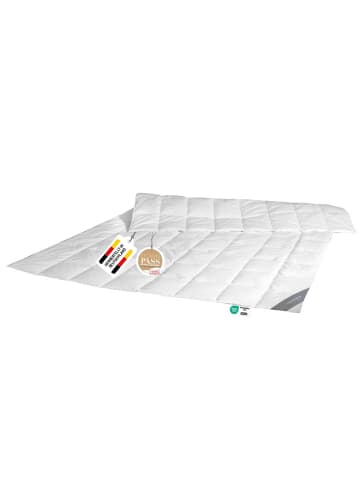 Spessarttraum Extra leichte Sommer-Daunendecke "Saphir" in weiß