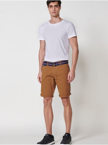 KOROSHI Elastische chino-bermuda-shorts mit gürtel in TIERRA / ERD BRAUN