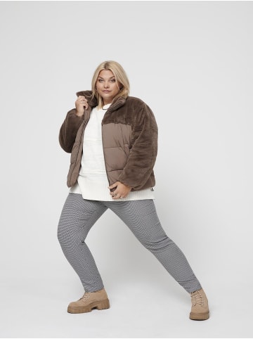 ONLY Carmakoma Daunenjacke in Walnut