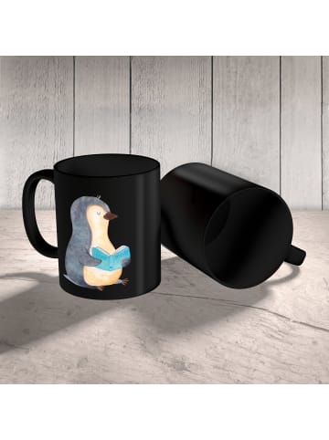 Mr. & Mrs. Panda Mug Pinguin Buch ohne Spruch in Schwarz