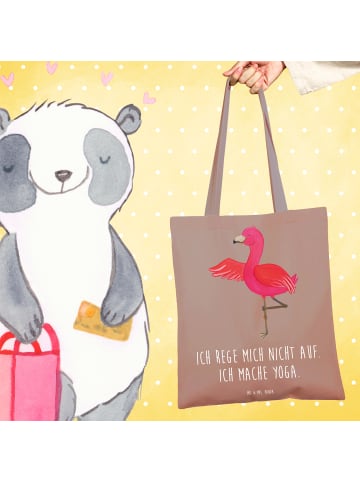 Mr. & Mrs. Panda Tragetasche Flamingo Yoga mit Spruch in Braun Pastell