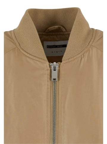 Noisy may Noisy may Bomberjacken in tree house