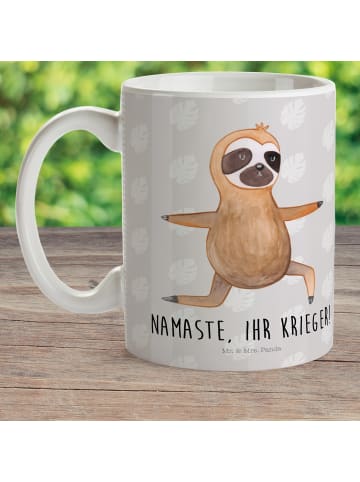 Mr. & Mrs. Panda Tasse Faultier Yoga mit Spruch in Grau Pastell