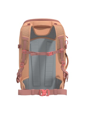 Cabinzero Adventure Cabin Bag ADV Pro 42L Rucksack 55 cm Laptopfach in sunny day