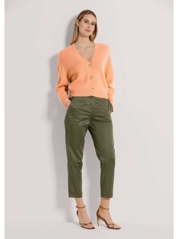 MADELEINE Kurze Sommerstrick-Jacke, V-Ausschnitt in pfirsich