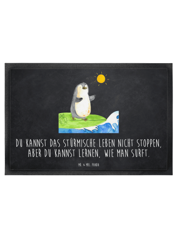 Mr. & Mrs. Panda Fußmatte Pinguin Surfer mit Spruch in Kreidetafel