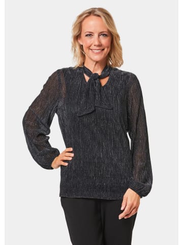 GOLDNER Kurzgröße: Schluppenbluse aus Plisseeware in silbergrau / schwarz