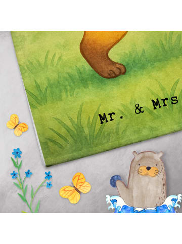 Mr. & Mrs. Panda Handtuch Fußballer Leidenschaft Design mit Spruch in Weiß