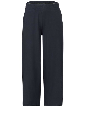 Cecil Capri in universal blue