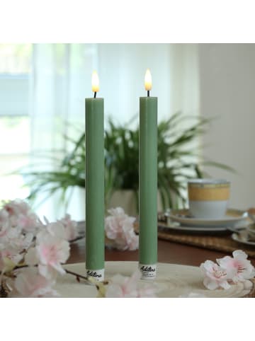 Adilina 2x LED Stabkerzen LINA Rustik-Optik Echtwachs H: 24cm in grün