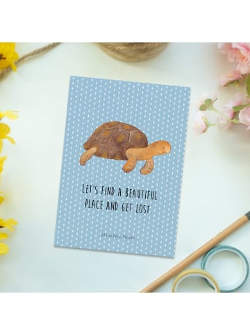 Mr. & Mrs. Panda Postkarte Schildkröte Marschieren mit Spruch in Blau Pastell