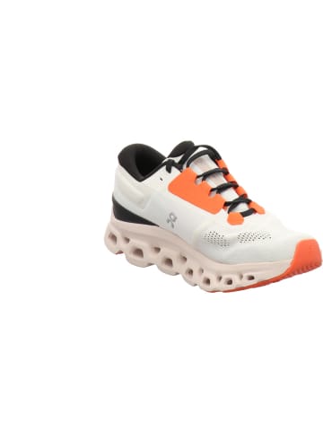 On Wanderschuh in weiß