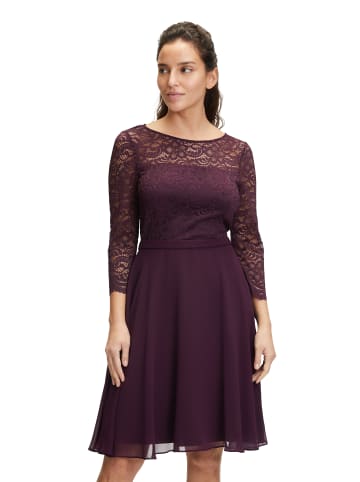 Vera Mont Abendkleid mit Spitze in Shiny Aubergine