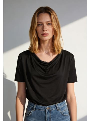 More & More feminines Shirt mit Wasserfall-Ausschnitt in black