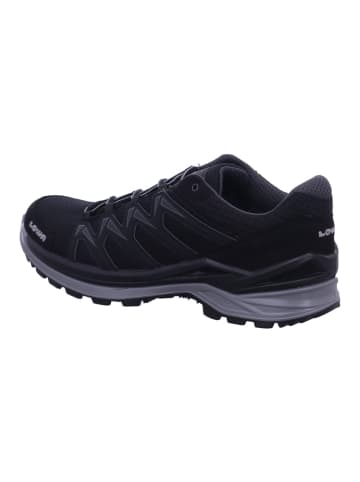 LOWA Wanderschuh in schwarz