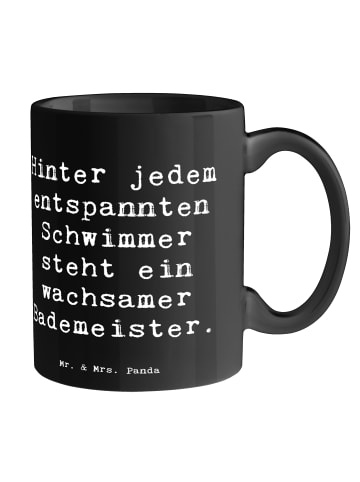 Mr. & Mrs. Panda Tasse Bademeister schützend mit Spruch in Schwarz