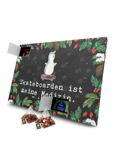 Mr. & Mrs. Panda Advents-Teekalender Pinguin Skateboarden mit Sp... in Kreidetafel