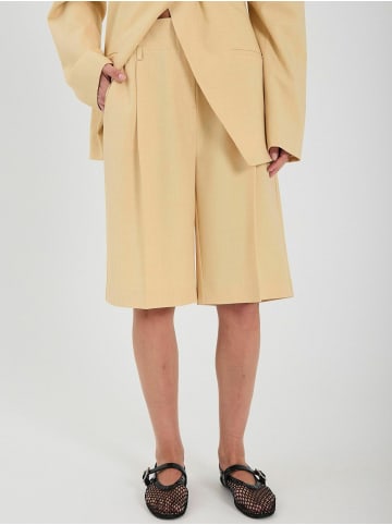Norr Shorts Alli in Dusty yellow