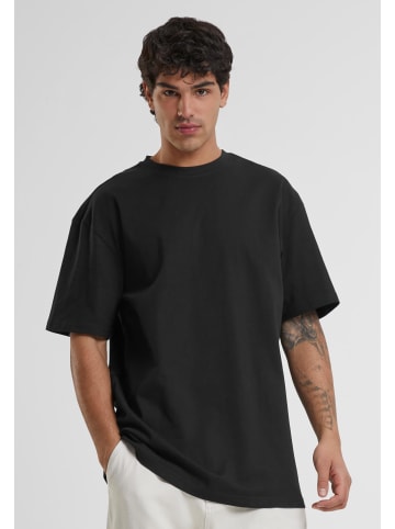 Urban Classics T-Shirts in black