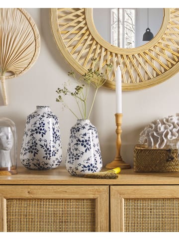 Beliani Blumenvase MARONEIA in Weiß/Blau - (W) 17 x (H) 25 x (L) 17 cm