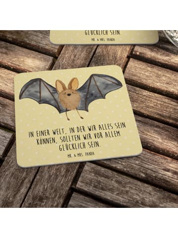 Mr. & Mrs. Panda Tischuntersetzer Fledermaus Flügel mit Spruch in Gelb Pastell