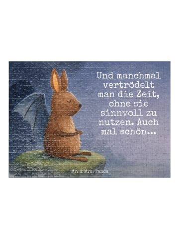 Mr. & Mrs. Panda Puzzle Fledermaus Sitzen Design mit Spruch in Weiß