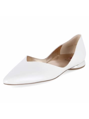 Ballerinas in weiß
