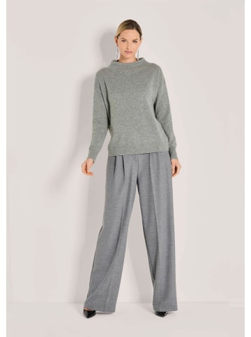 MADELEINE Eleganter Strickpullover mit Stehkragen in steingrau / melange