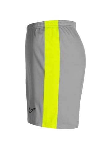 Nike Performance Trainingsshorts Academy 23 in silber / neongelb