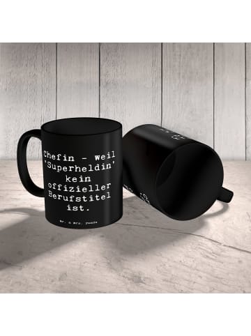 Mr. & Mrs. Panda Becher Spruch Chefin Superheldin mit Spruch in Schwarz