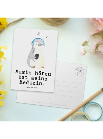 Mr. & Mrs. Panda Postkarte Pinguin Musik hören mit Spruch in Weiß