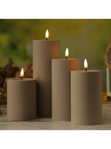 Deluxe Homeart LED Kerze MIA für Innen/Außen flackernd H: 12,5cm D: 7,5cm in sandfarben