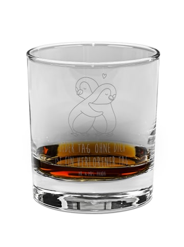 Mr. & Mrs. Panda Whiskeyglas Pinguine Kuscheln mit Spruch in Transparent