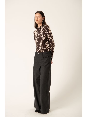 Soaked in Luxury Langarm-Shirt SLHanadi Gerade Passform in Chocolate Torte Leave Print