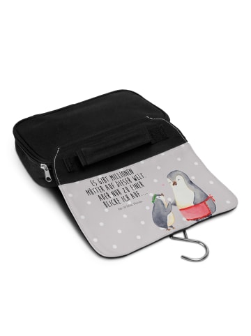 Mr. & Mrs. Panda Kulturtasche Pinguin mit Kind mit Spruch in Grau Pastell