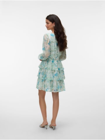 Vero Moda Mehrlagiges Kleid in Snow White