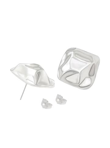 faina Women Stud Earrings in Silver
