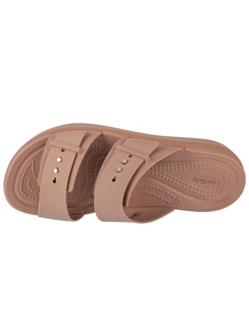 Crocs Crocs Brooklyn Low Wedge Sandal in Braun