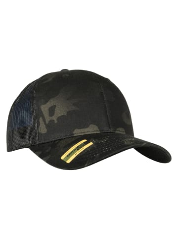  Flexfit Trucker in black multicam