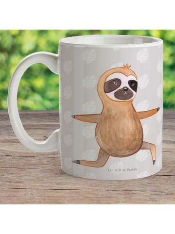 Mr. & Mrs. Panda Kindertasse Faultier Yoga ohne Spruch in Grau Pastell