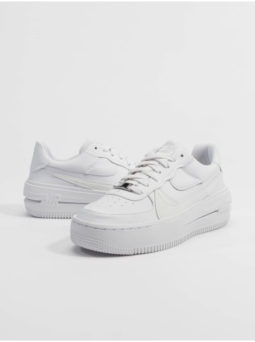 Nike Sneaker in white
